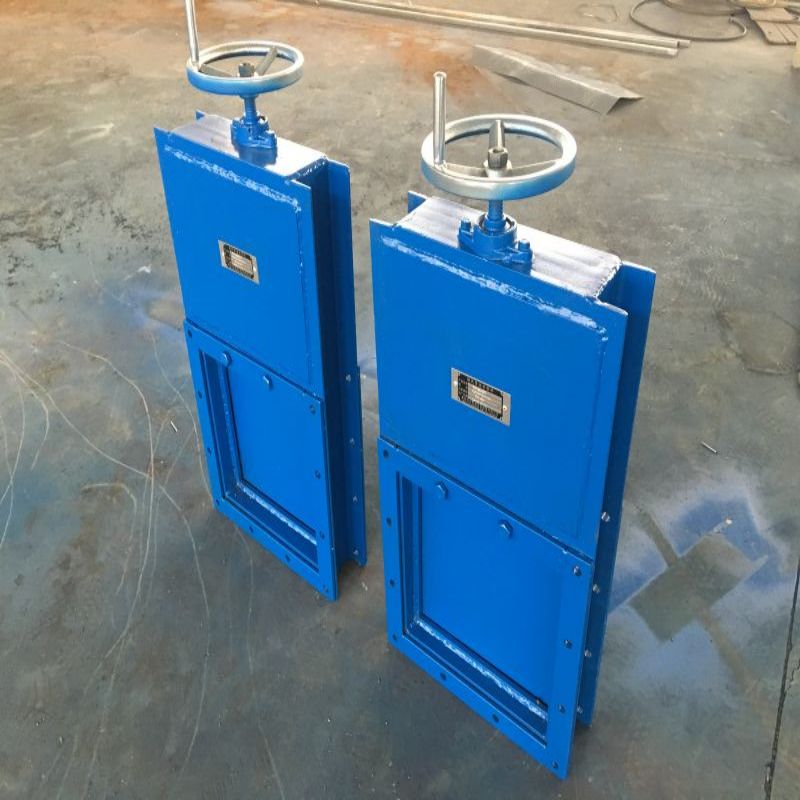 Manual locking closed sliding valve