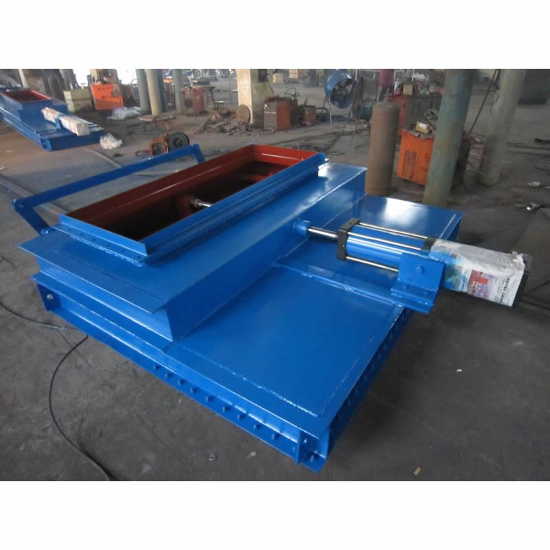 Hot primary air pneumatic isolation door