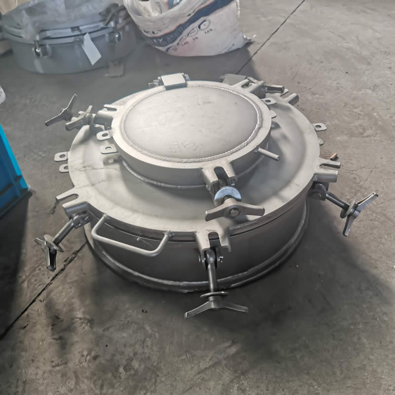 Round thermal insulation quick opening manhole