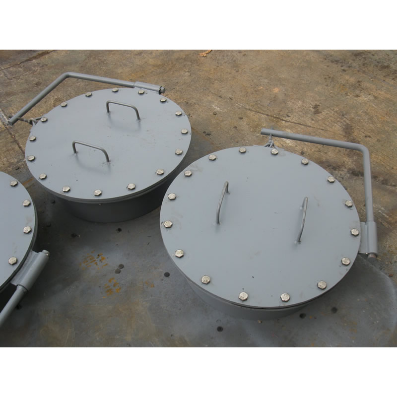 Circular manhole for hoisting
