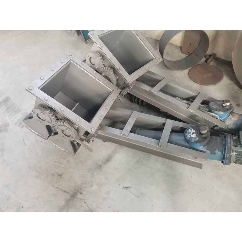 Two-way discharge valve